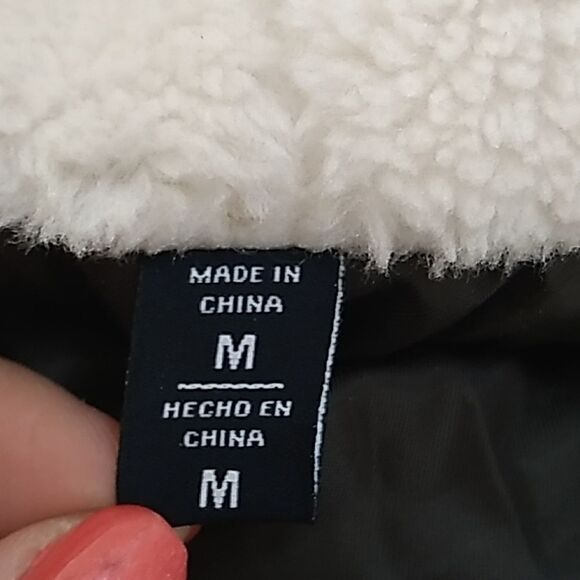 Tommy Hilfiger NWT Men's Sherba Lined Hooded Puffer Coat. Size Medium - Picture 13 of 16